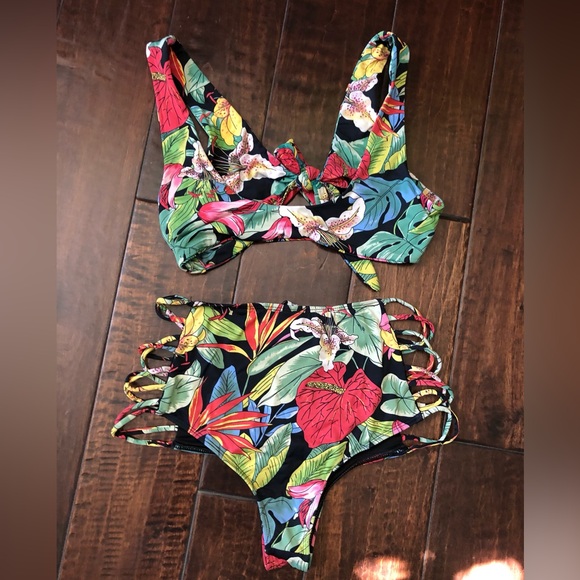 Dippin' Daisy's Tropical Floral Bikini - Picture 5 of 5